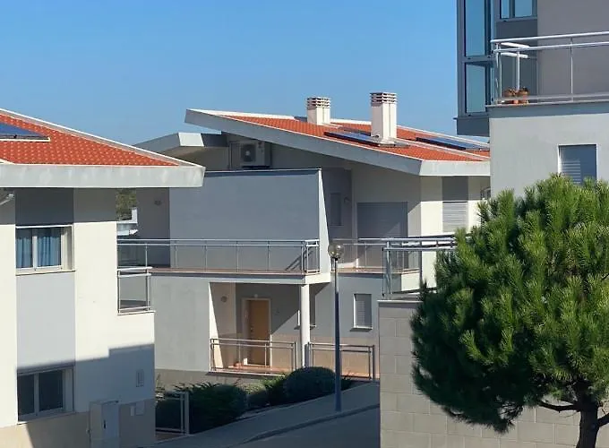 Villa With Views Over The Atlantic Ocean And Swimming Pool Famalicão